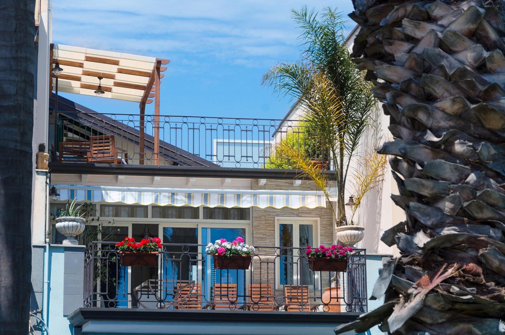 Casa Delle Zammare Fronte Mare Centro Storico Villa Рипосто Екстериор снимка