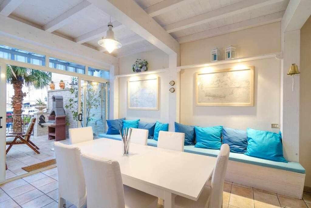 Casa Delle Zammare Fronte Mare Centro Storico Villa Рипосто Екстериор снимка