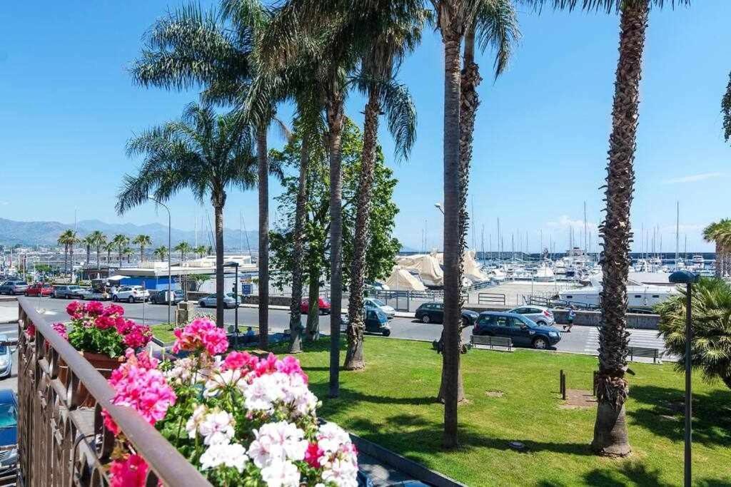 Casa Delle Zammare Fronte Mare Centro Storico Villa Рипосто Екстериор снимка