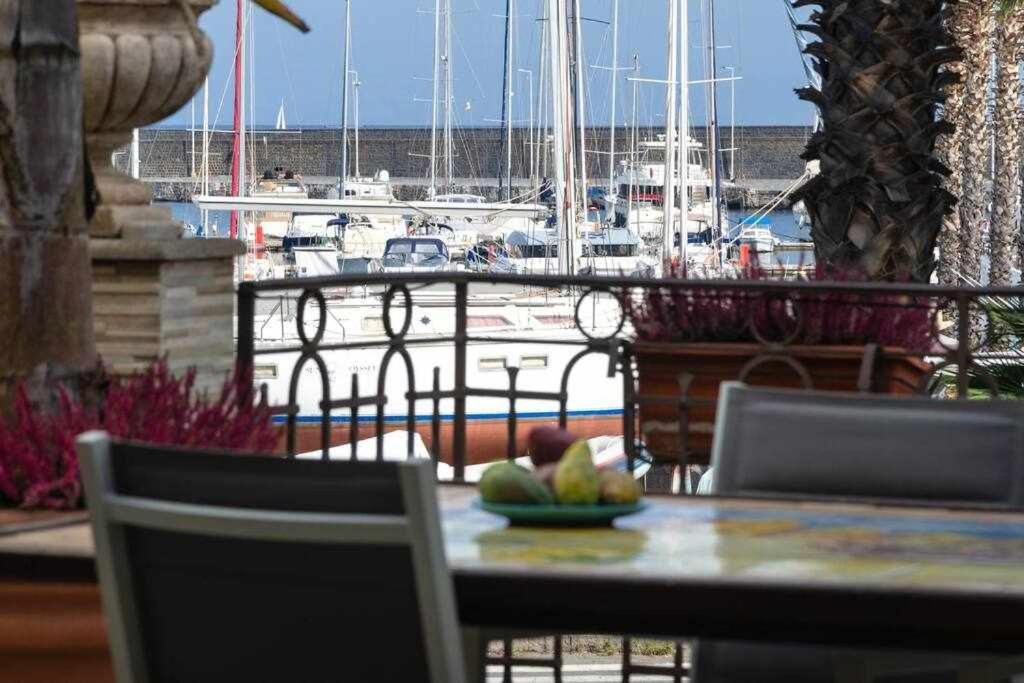 Casa Delle Zammare Fronte Mare Centro Storico Villa Рипосто Екстериор снимка